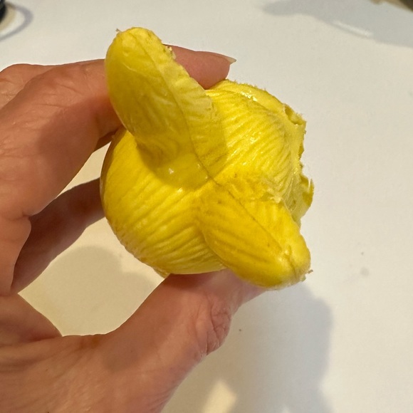 VTG 90’s DISTRESSED PLASTIC YELLOW EASTER BUNNY FLAWED 6” NOSTALGIC COLLECTIBLE - Picture 7 of 8